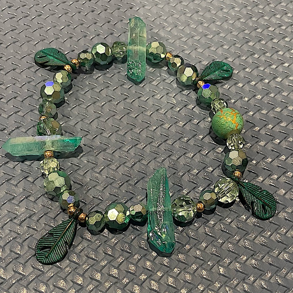 💚 Handmade Stretch Bracelets 💚 - Picture 3 of 3